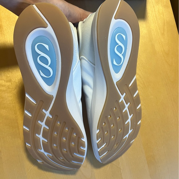 NIB Athleta Exclusive Saysh One Sneaker - Picture 14 of 15